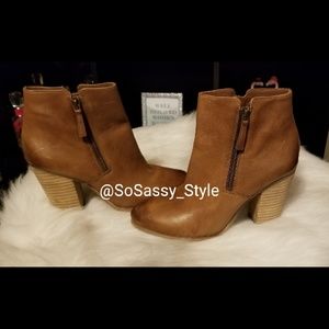 Michael Kors Zippered booties